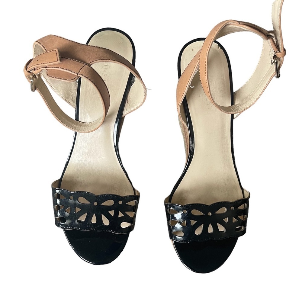 Nine West Cork Wedge Sandal With Patent Leather Cutout Size 8m - Image 3